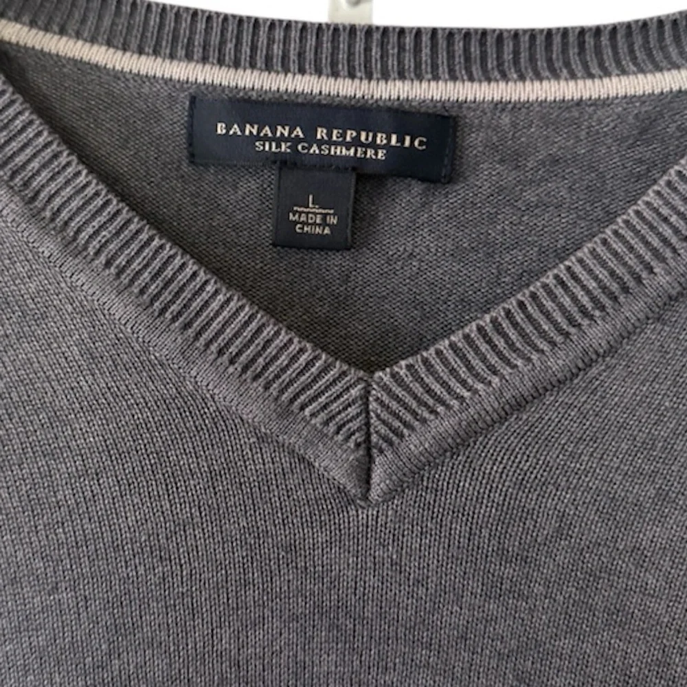 Banana Republic Silk Cashmere V-Neck Sweater‎ Men’s L Gray Lightweight Soft Knit